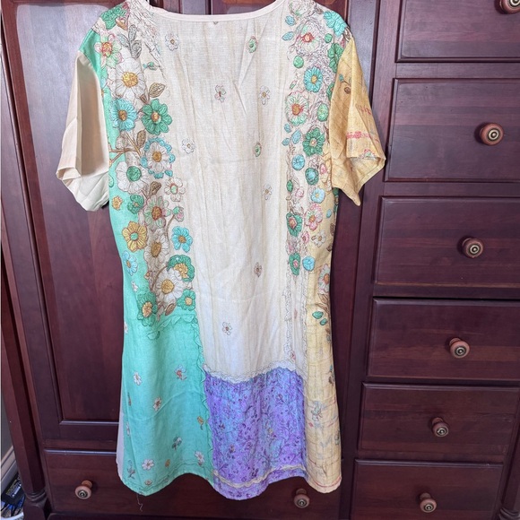 Floral Patchwork V-Neck Top - Picture 2 of 3